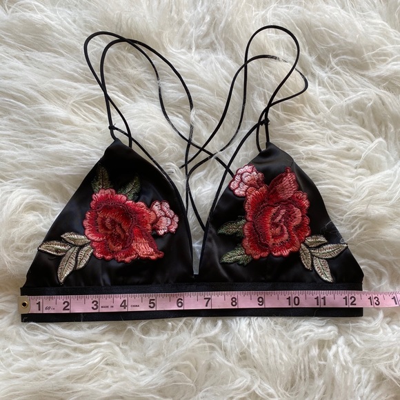 LF✨ || NWT flower embroidered bralette - Picture 3 of 7